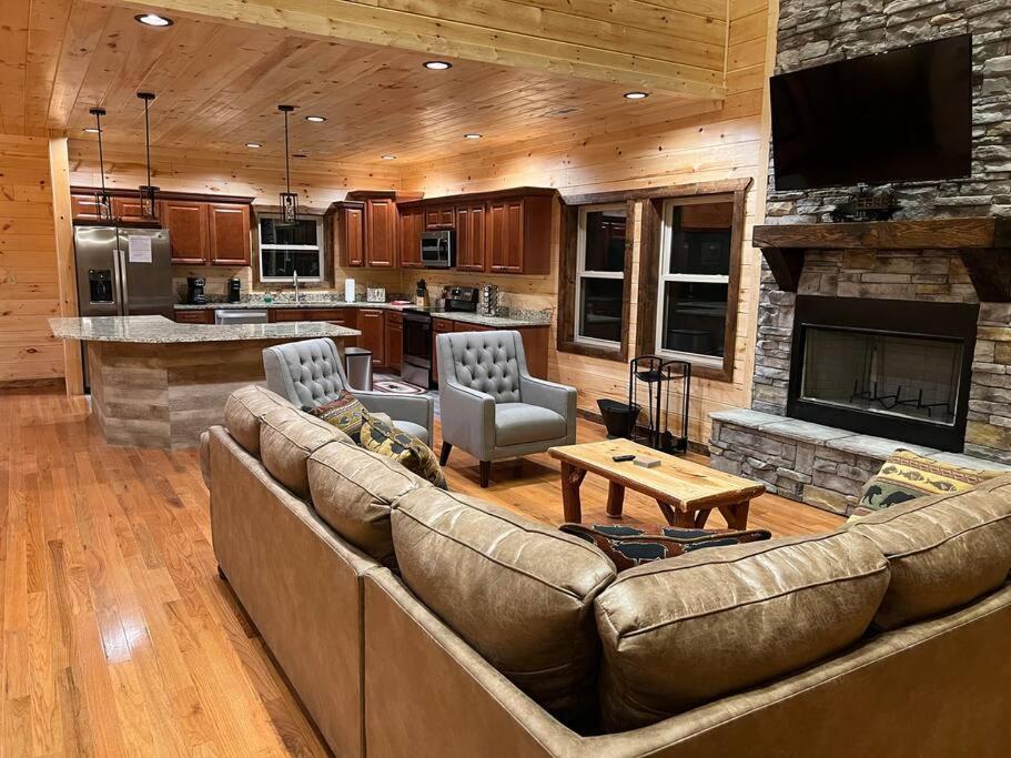 * * 4 Master Bedrooms, Views, Theater, Arcade, Evc Gatlinburg Eksteriør billede