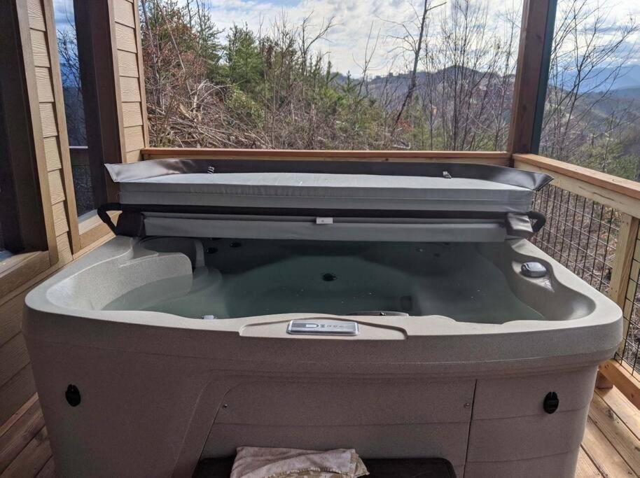 * * 4 Master Bedrooms, Views, Theater, Arcade, Evc Gatlinburg Eksteriør billede