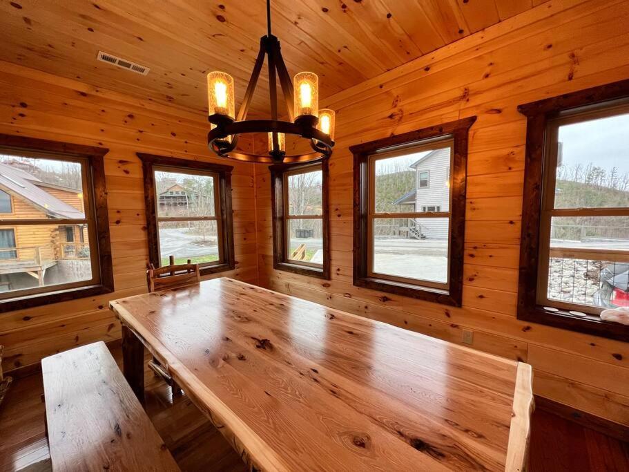 * * 4 Master Bedrooms, Views, Theater, Arcade, Evc Gatlinburg Eksteriør billede