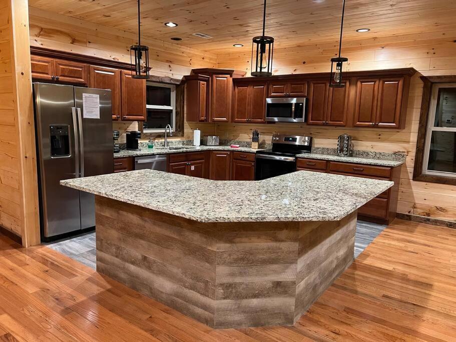 * * 4 Master Bedrooms, Views, Theater, Arcade, Evc Gatlinburg Eksteriør billede