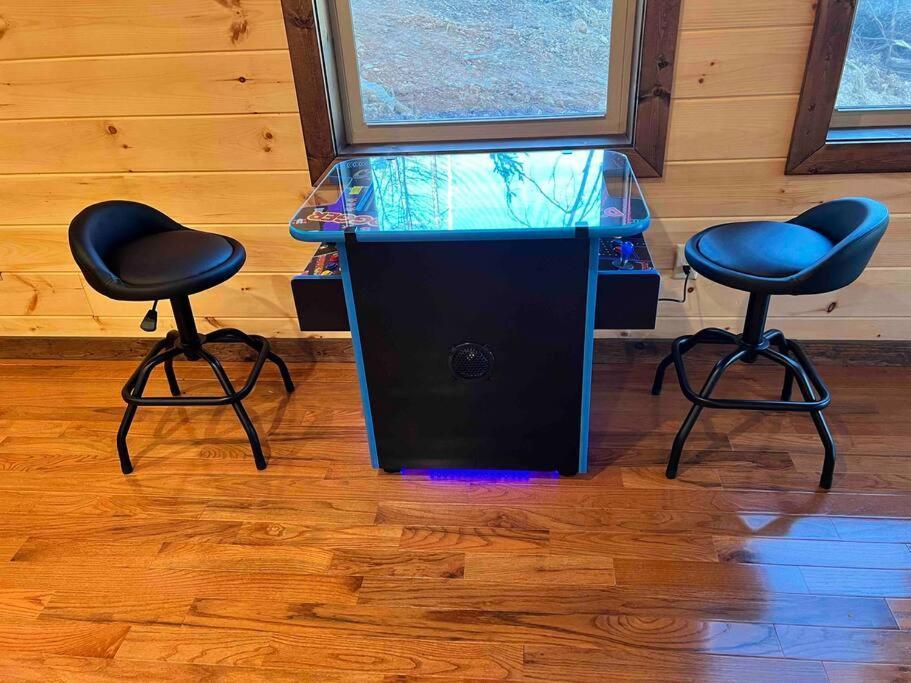 * * 4 Master Bedrooms, Views, Theater, Arcade, Evc Gatlinburg Eksteriør billede