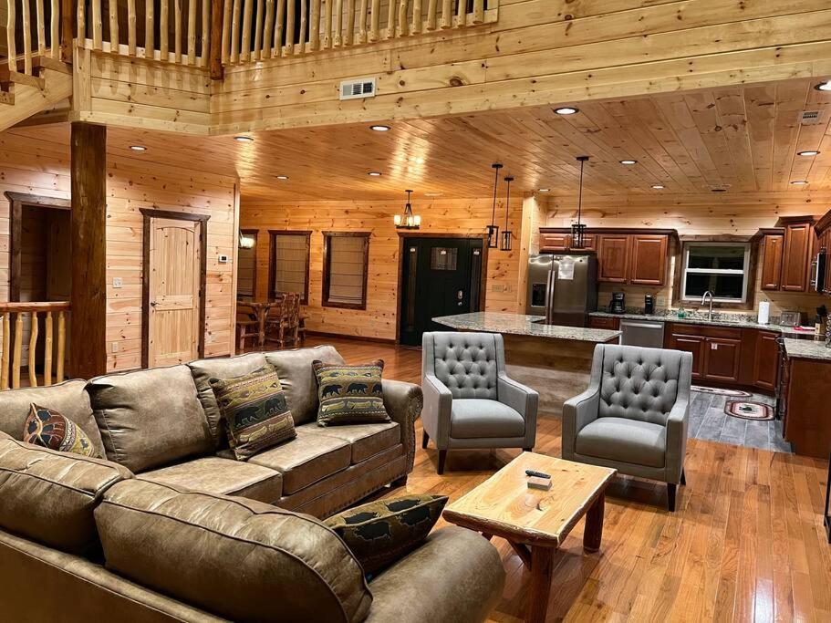 * * 4 Master Bedrooms, Views, Theater, Arcade, Evc Gatlinburg Eksteriør billede