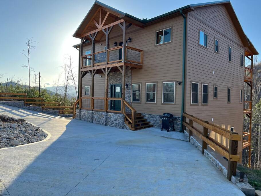* * 4 Master Bedrooms, Views, Theater, Arcade, Evc Gatlinburg Eksteriør billede