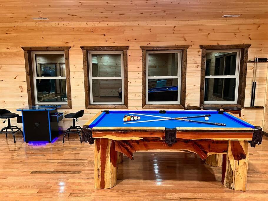 * * 4 Master Bedrooms, Views, Theater, Arcade, Evc Gatlinburg Eksteriør billede
