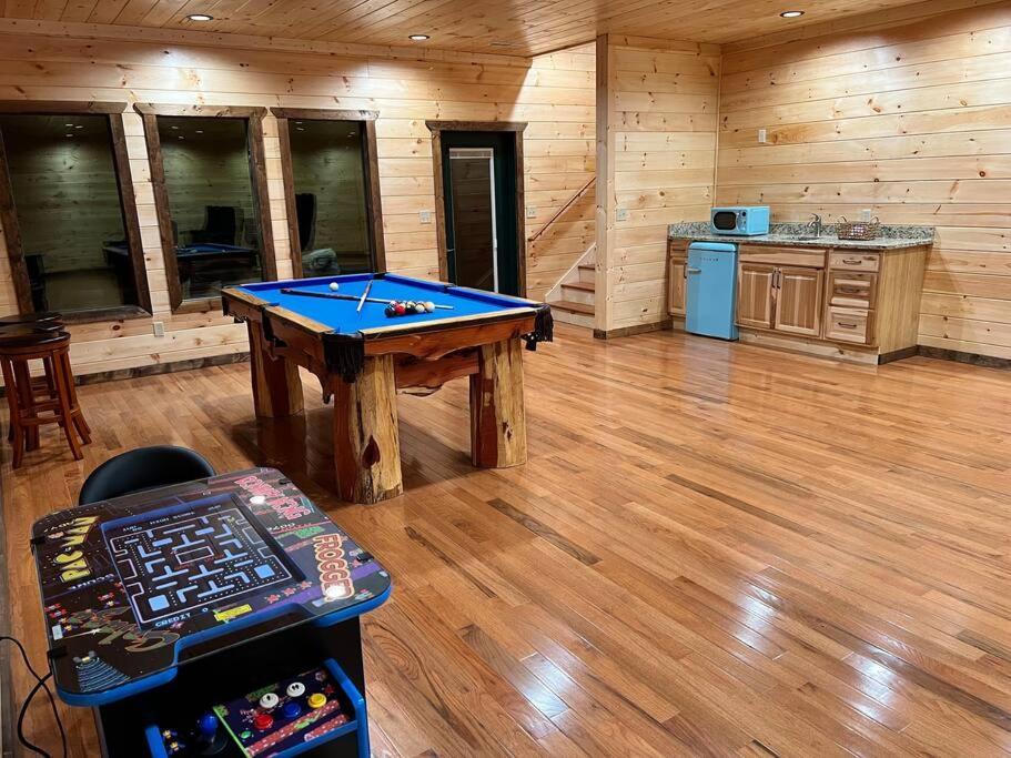 * * 4 Master Bedrooms, Views, Theater, Arcade, Evc Gatlinburg Eksteriør billede