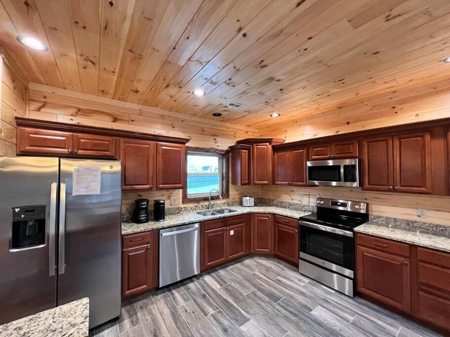 * * 4 Master Bedrooms, Views, Theater, Arcade, Evc Gatlinburg Eksteriør billede