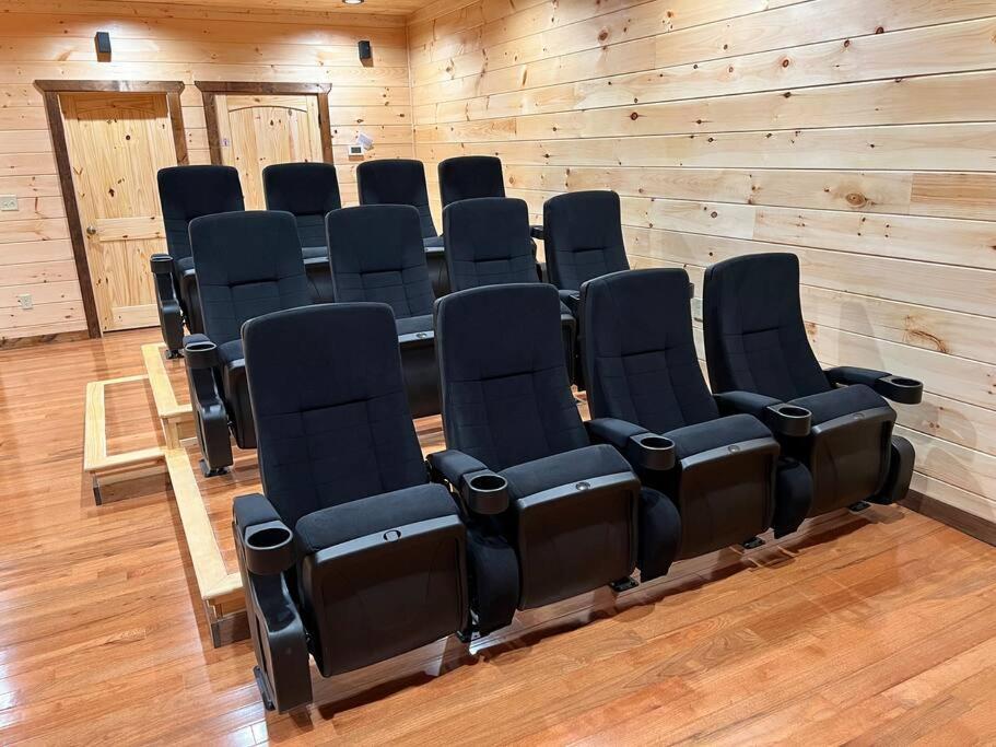* * 4 Master Bedrooms, Views, Theater, Arcade, Evc Gatlinburg Eksteriør billede