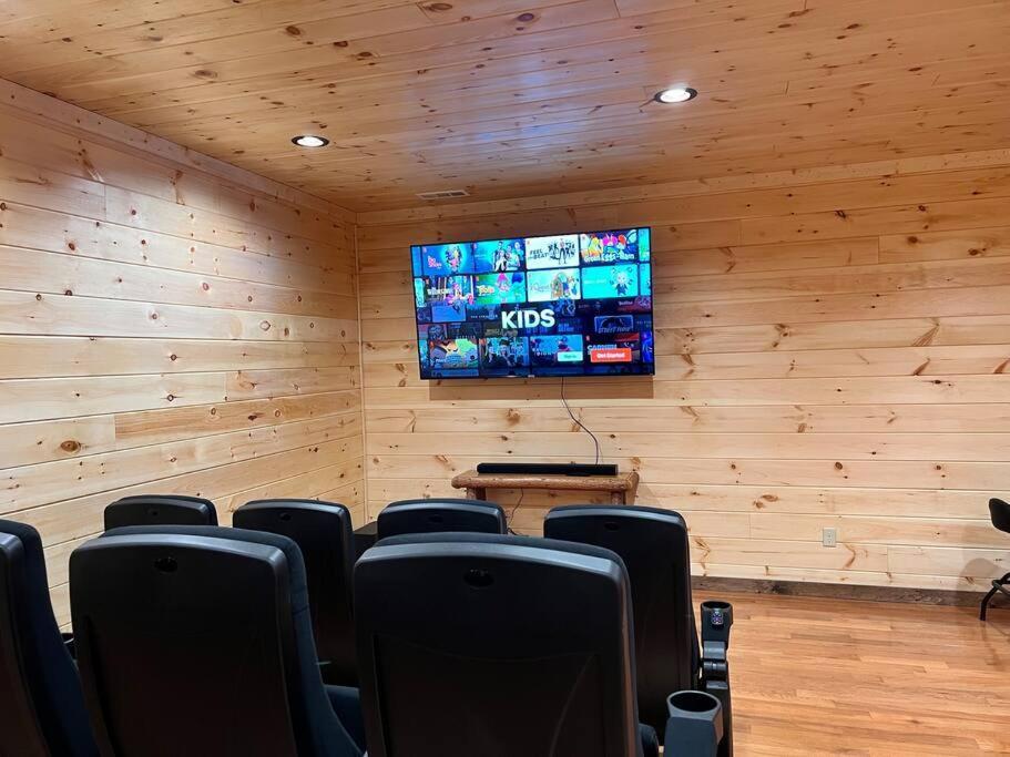 * * 4 Master Bedrooms, Views, Theater, Arcade, Evc Gatlinburg Eksteriør billede