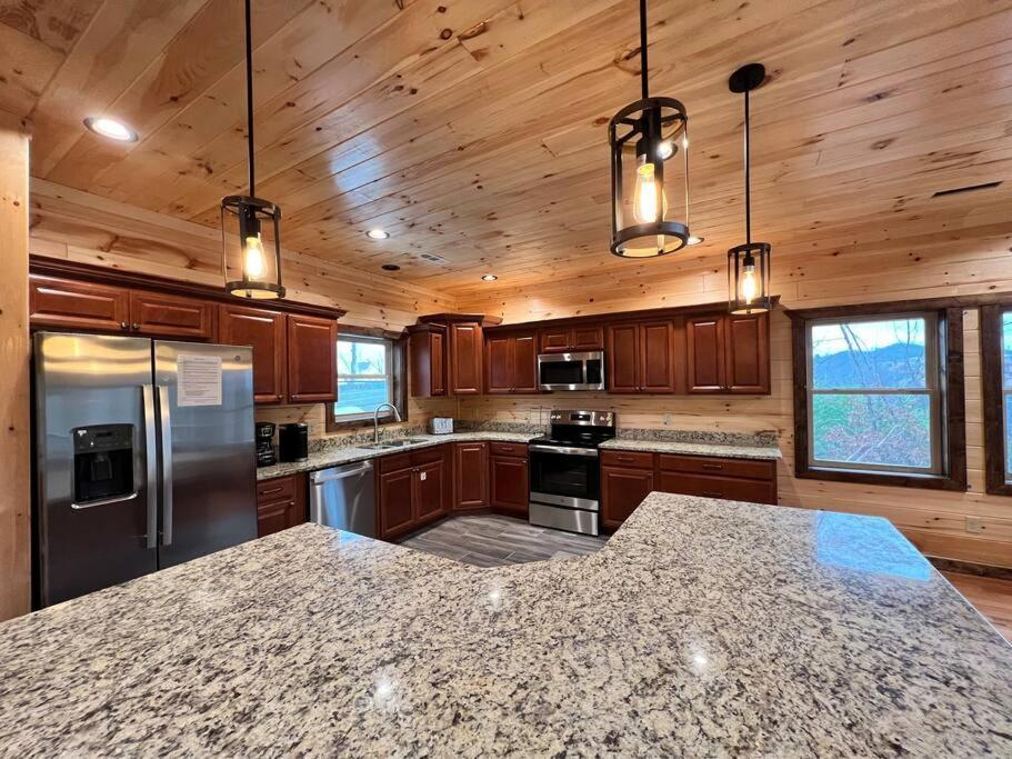 * * 4 Master Bedrooms, Views, Theater, Arcade, Evc Gatlinburg Eksteriør billede
