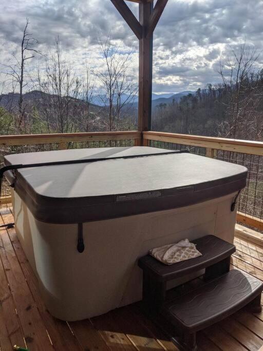 * * 4 Master Bedrooms, Views, Theater, Arcade, Evc Gatlinburg Eksteriør billede