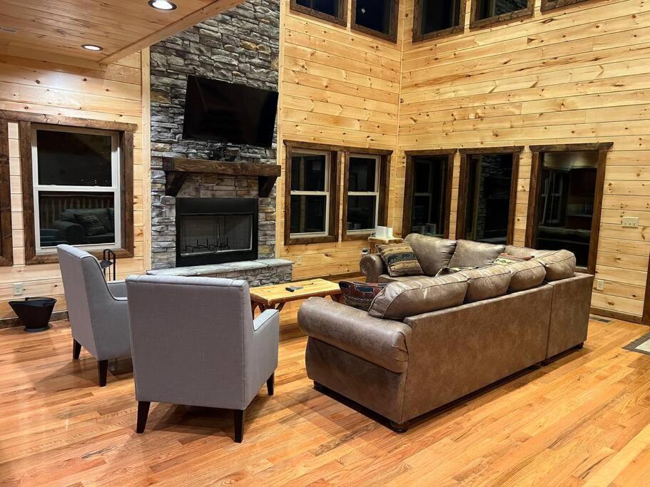 * * 4 Master Bedrooms, Views, Theater, Arcade, Evc Gatlinburg Eksteriør billede